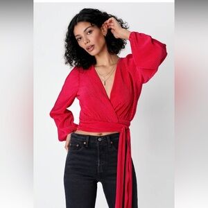 Lulu’s Red Wrap Top Tie Voltage Plisse Long Sleeve Sz Small
